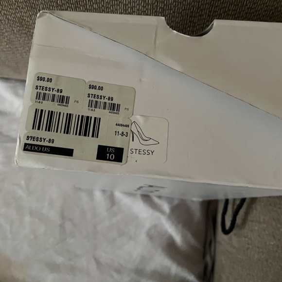 Shoes - Picture 6 of 9